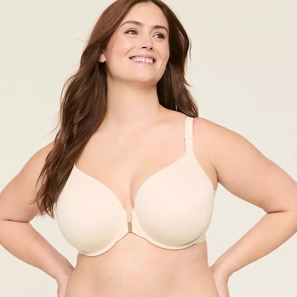 NWOT Cacique smooth full coverage Front Closure Bra in sand dollar Sz 44C